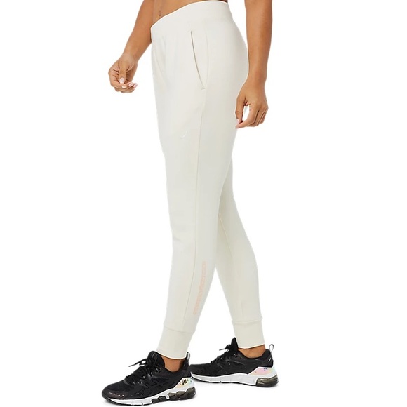 ASICS WOMEN'S TECH KNIT CREW TOP and PANT SET Size XS in Birch - Picture 14 of 16